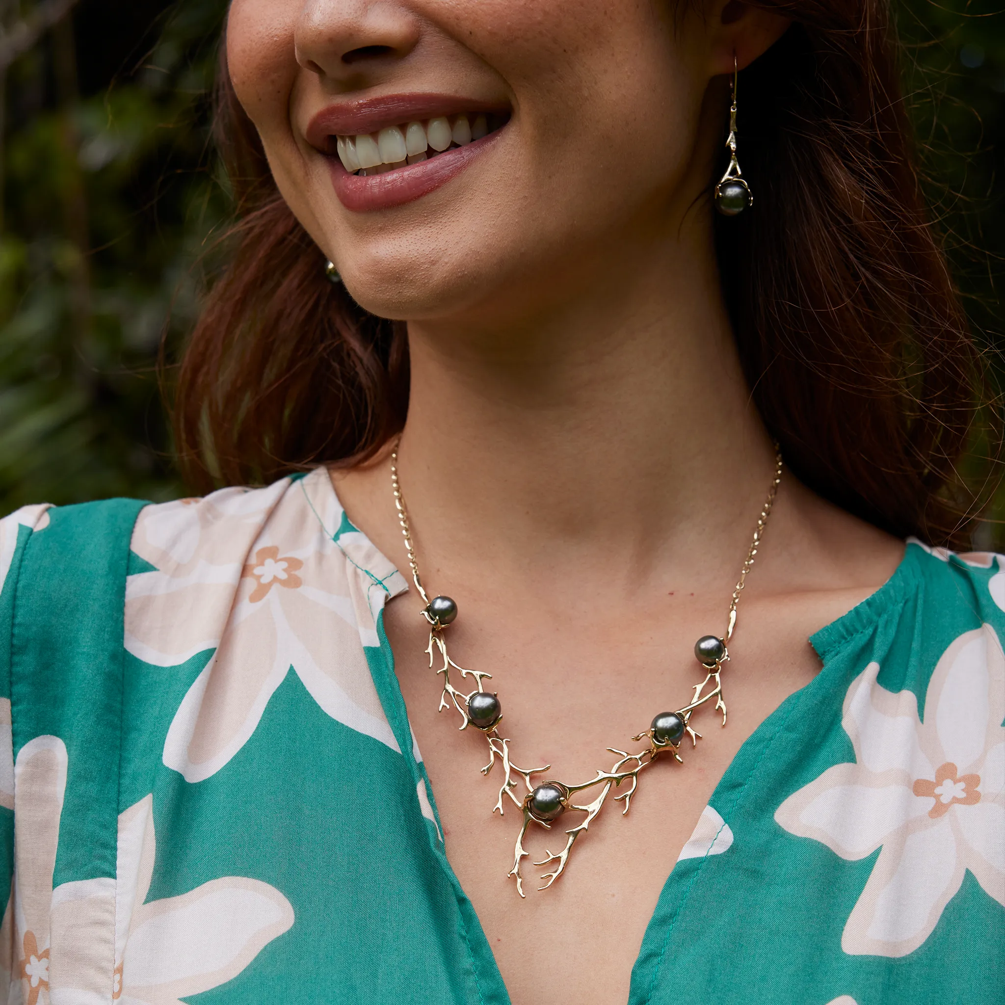 16-18" Adjustable Heritage Tahitian Pearl Necklace in Gold