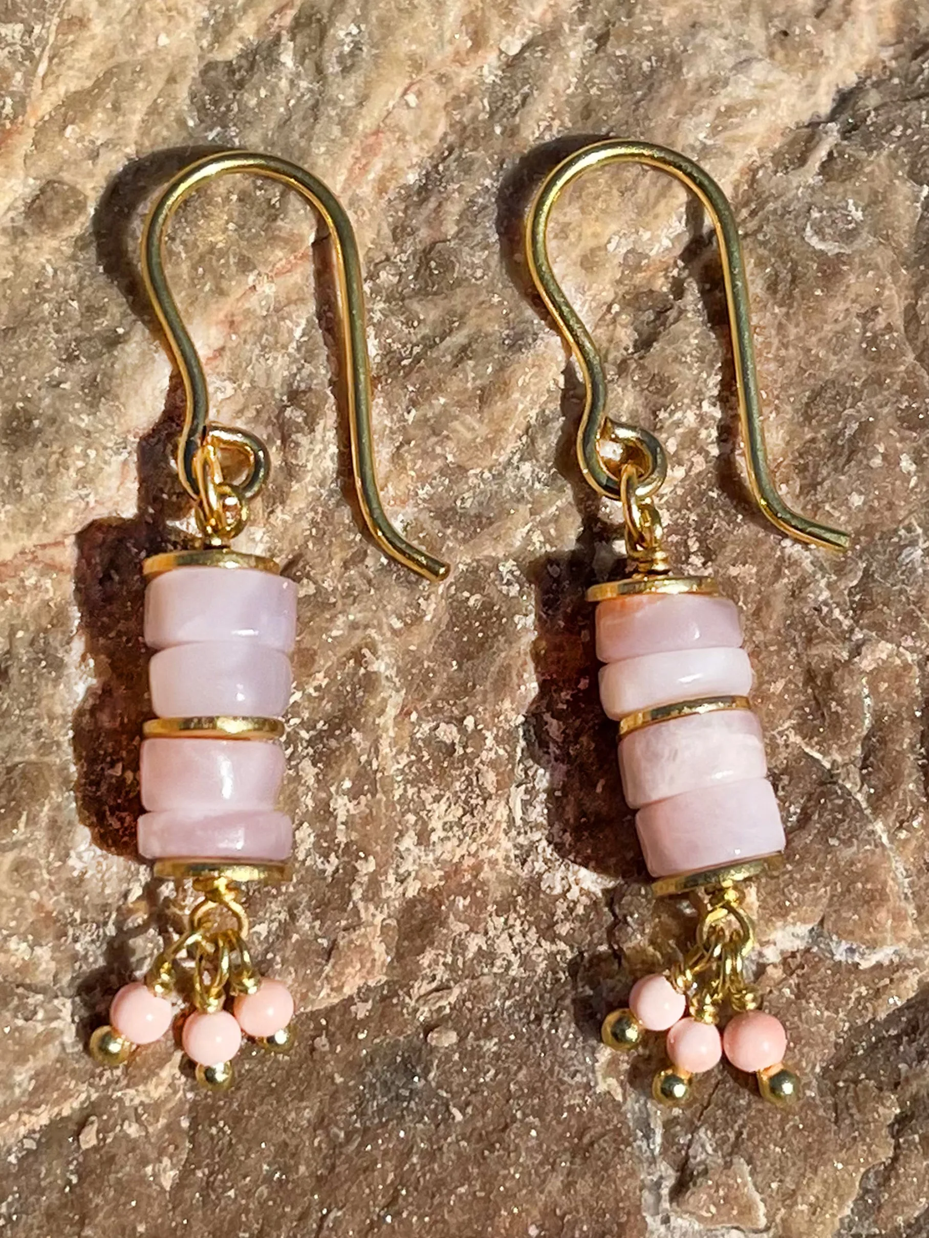 18k yellow gold earrings assembled with pink opal