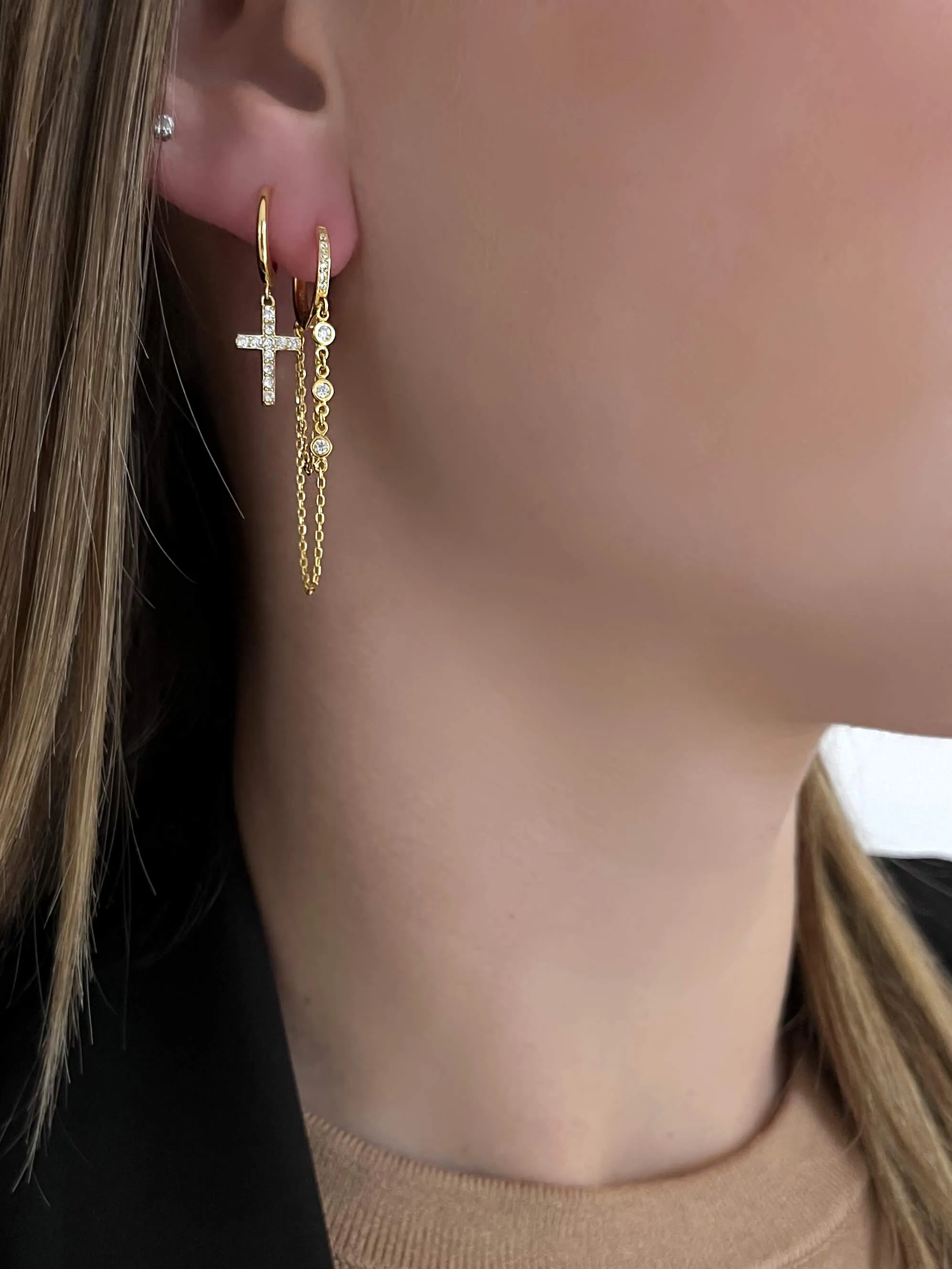 18k yellow gold earrings assembled with zirconium oxide