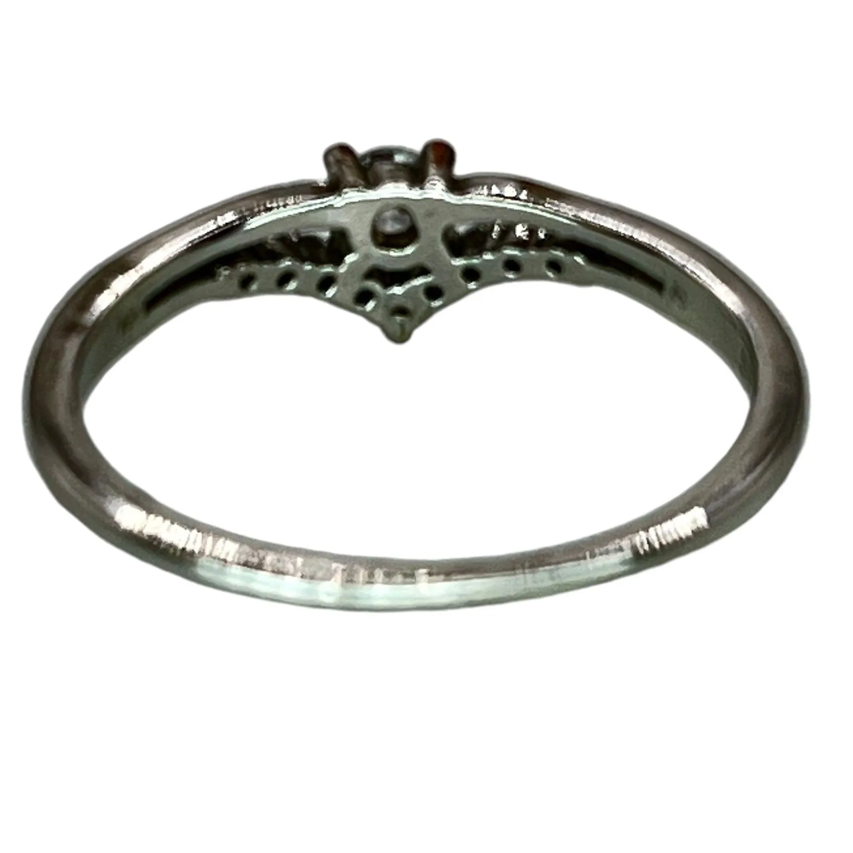 925 Sterling Silver Round Cubic Zirconia Curved V Shape Band Ring Size 7.75 Band