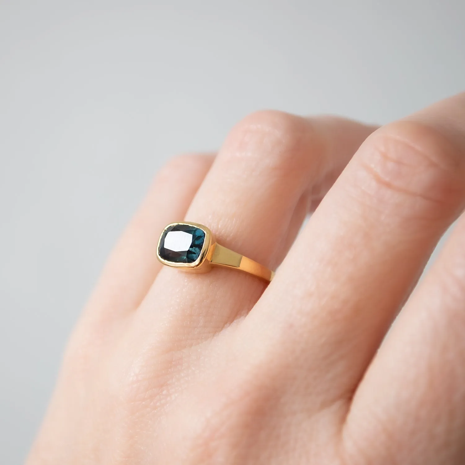 Aurora Sapphire Ring