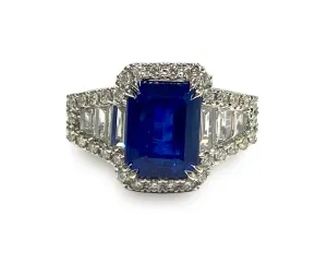 Ceylon Sapphire Emeraldcut Ring 3.57 cts