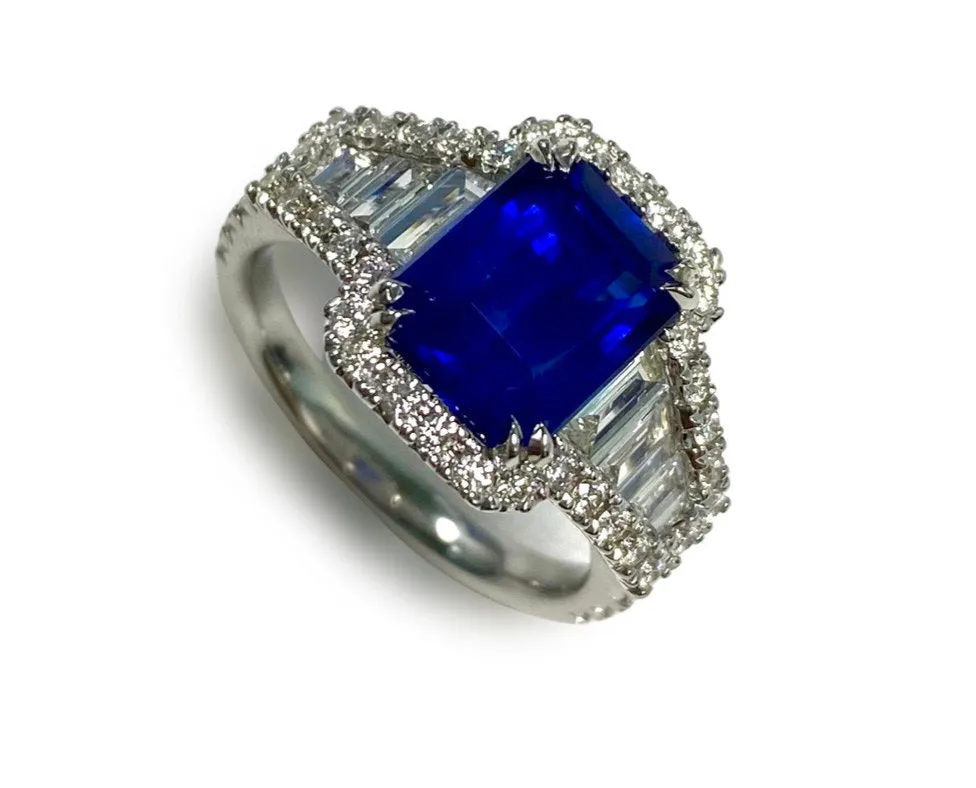 Ceylon Sapphire Emeraldcut Ring 3.57 cts