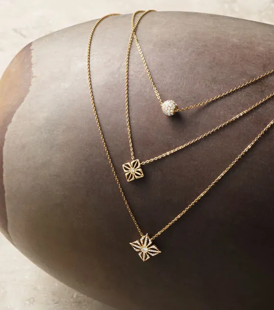 Diamond Pav?? 18K Gold Necklace w. Diamond
