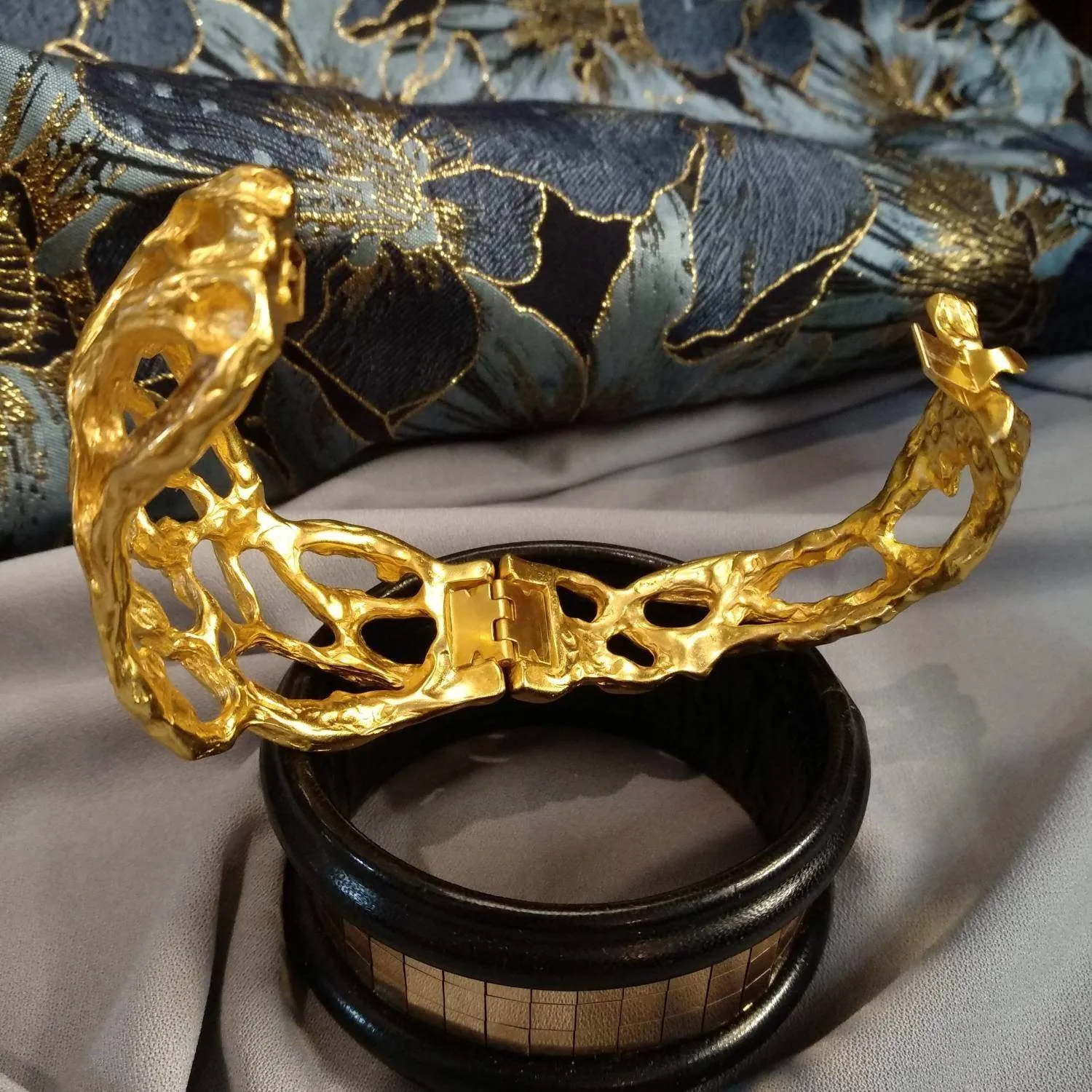 Elizabeth Taylor Bracelet for Avon Treasured Vine Gold Cuff