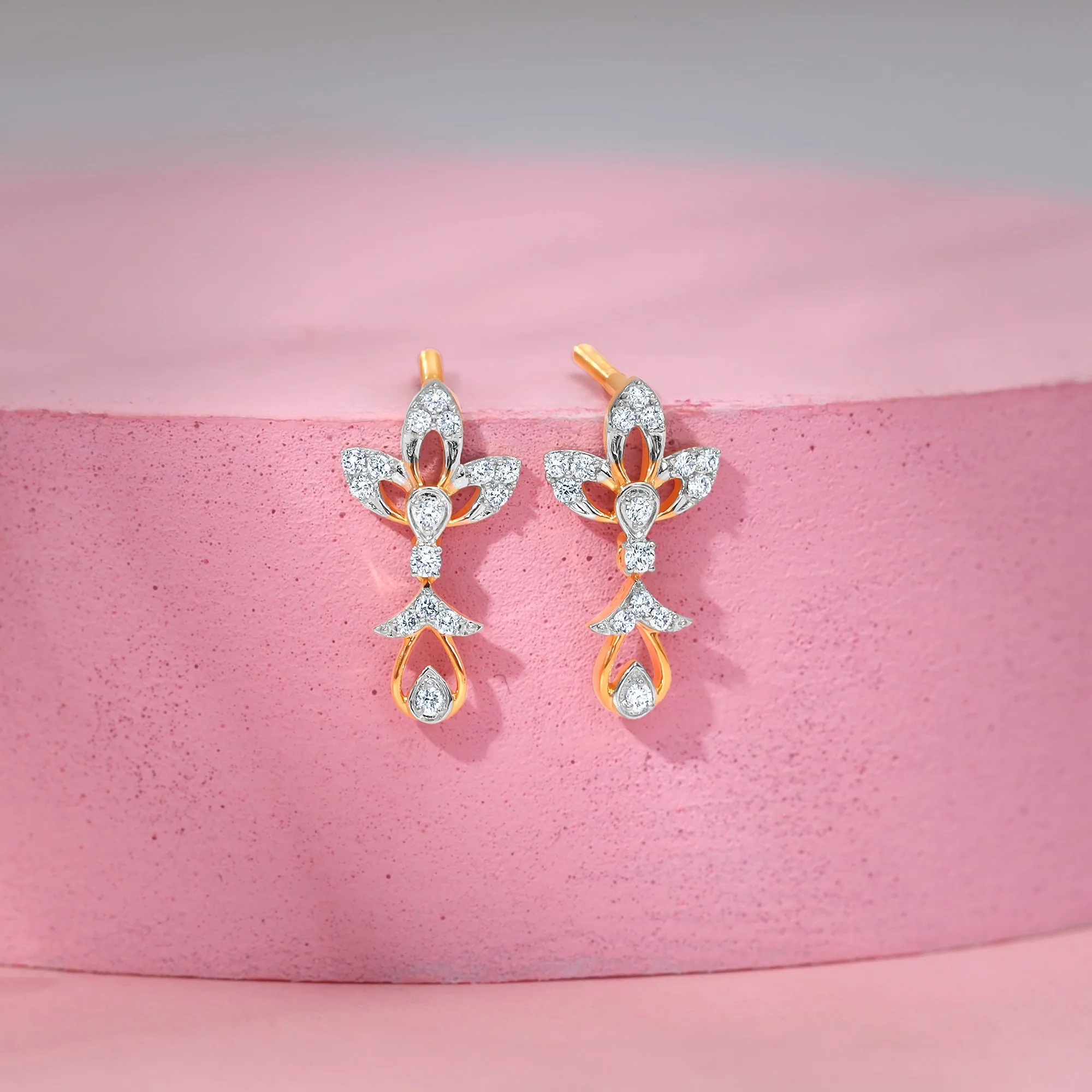 Gold Leaflight Diamond Earrings