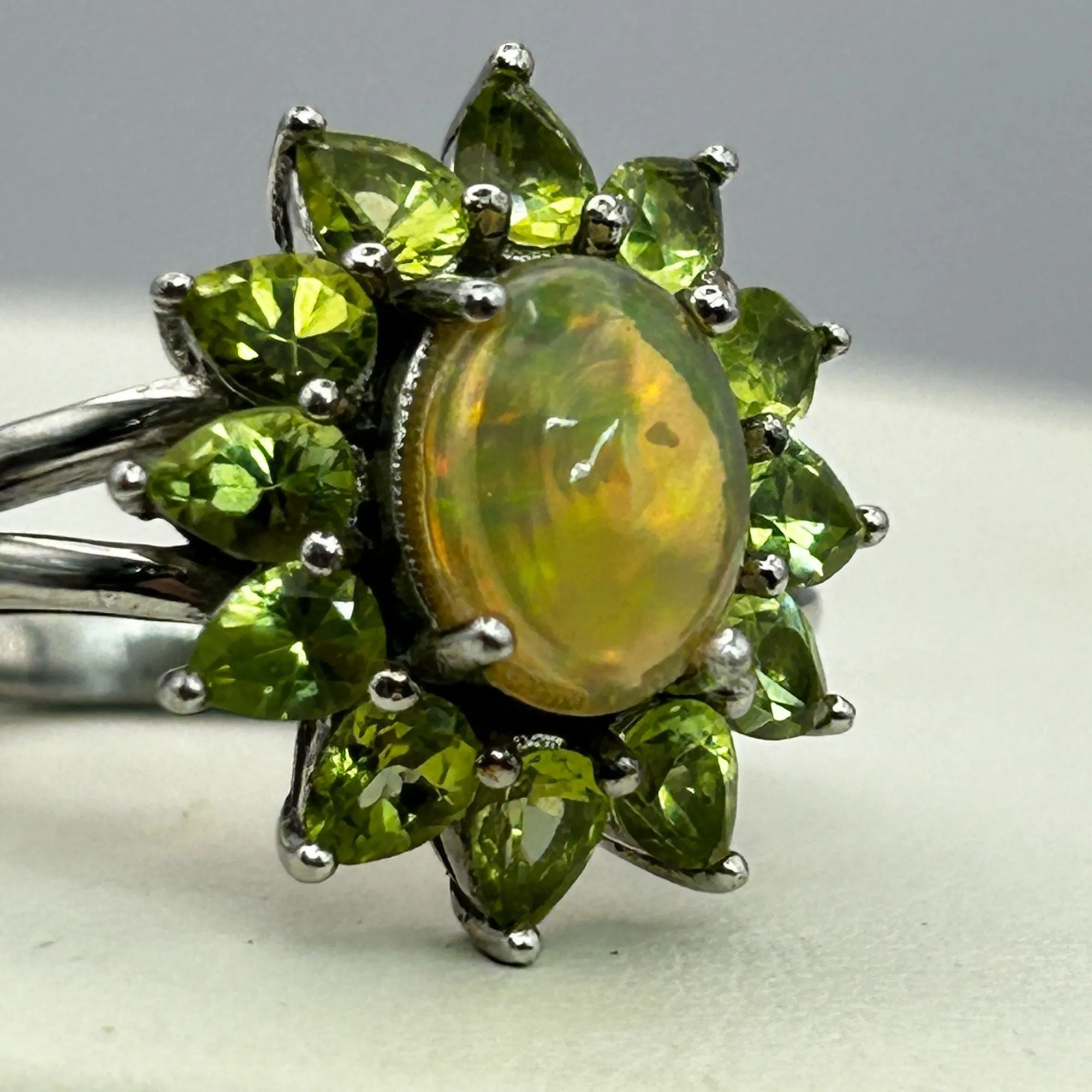 Jelly Opal and Green Peridot Flower Ring Thailand 925 KH SIZE 8