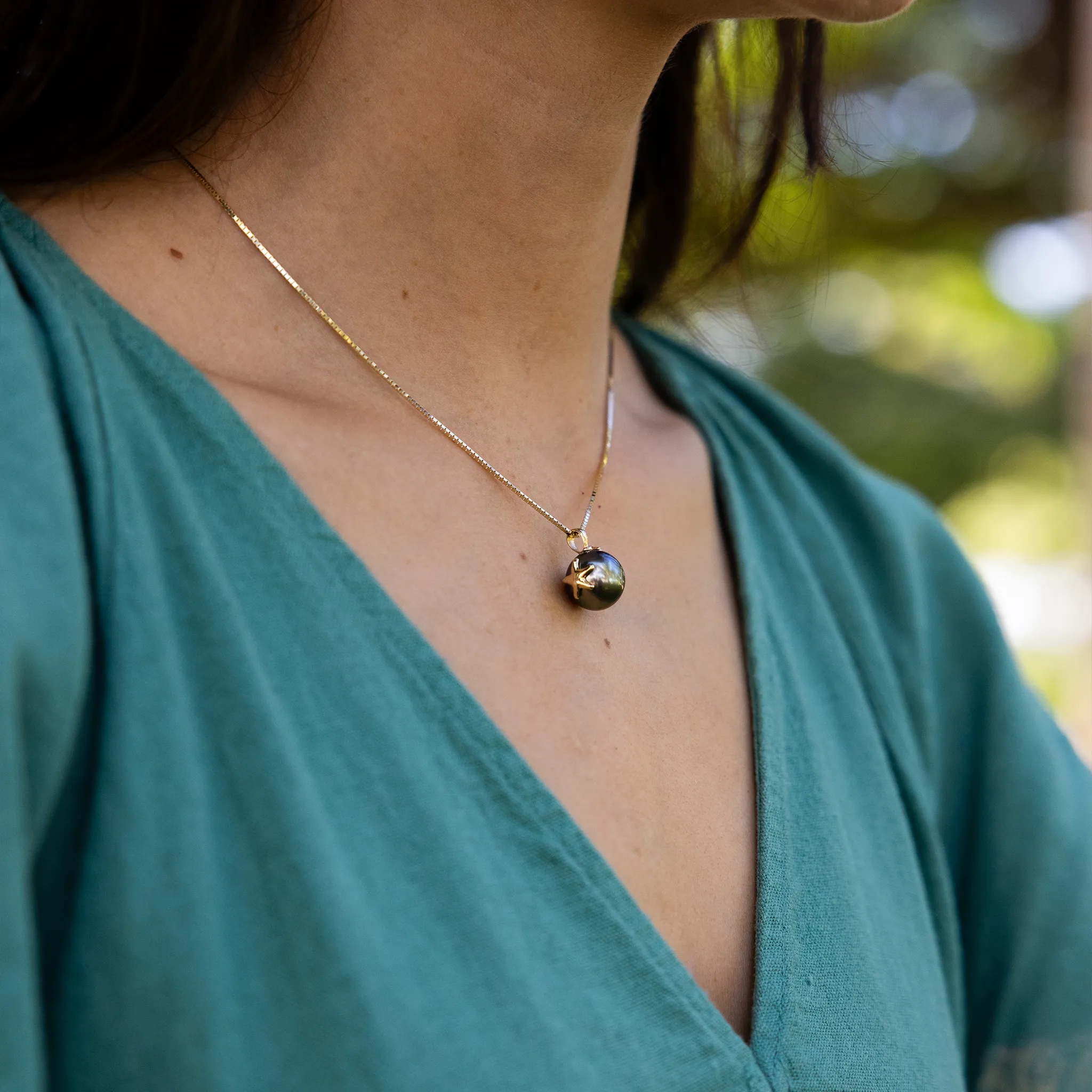 Reefs Starfish Tahitian Black Pearl Pendant in Gold - 12-13mm