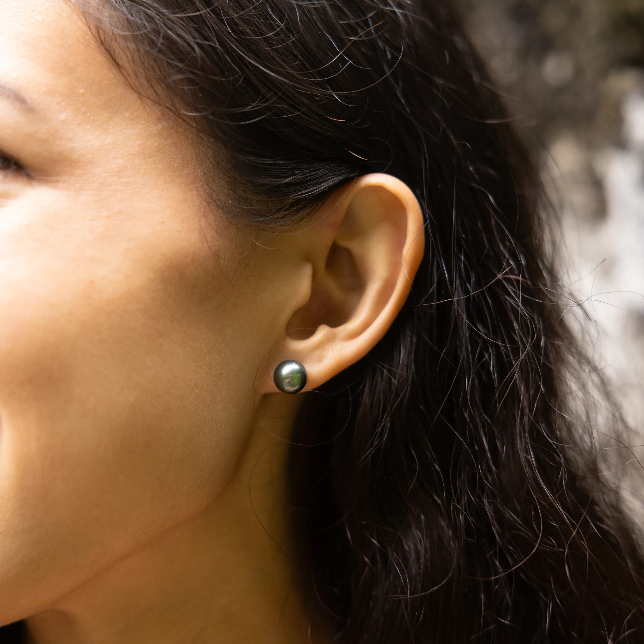 Tahitian Black Pearl Earrings in Gold - 8-9mm