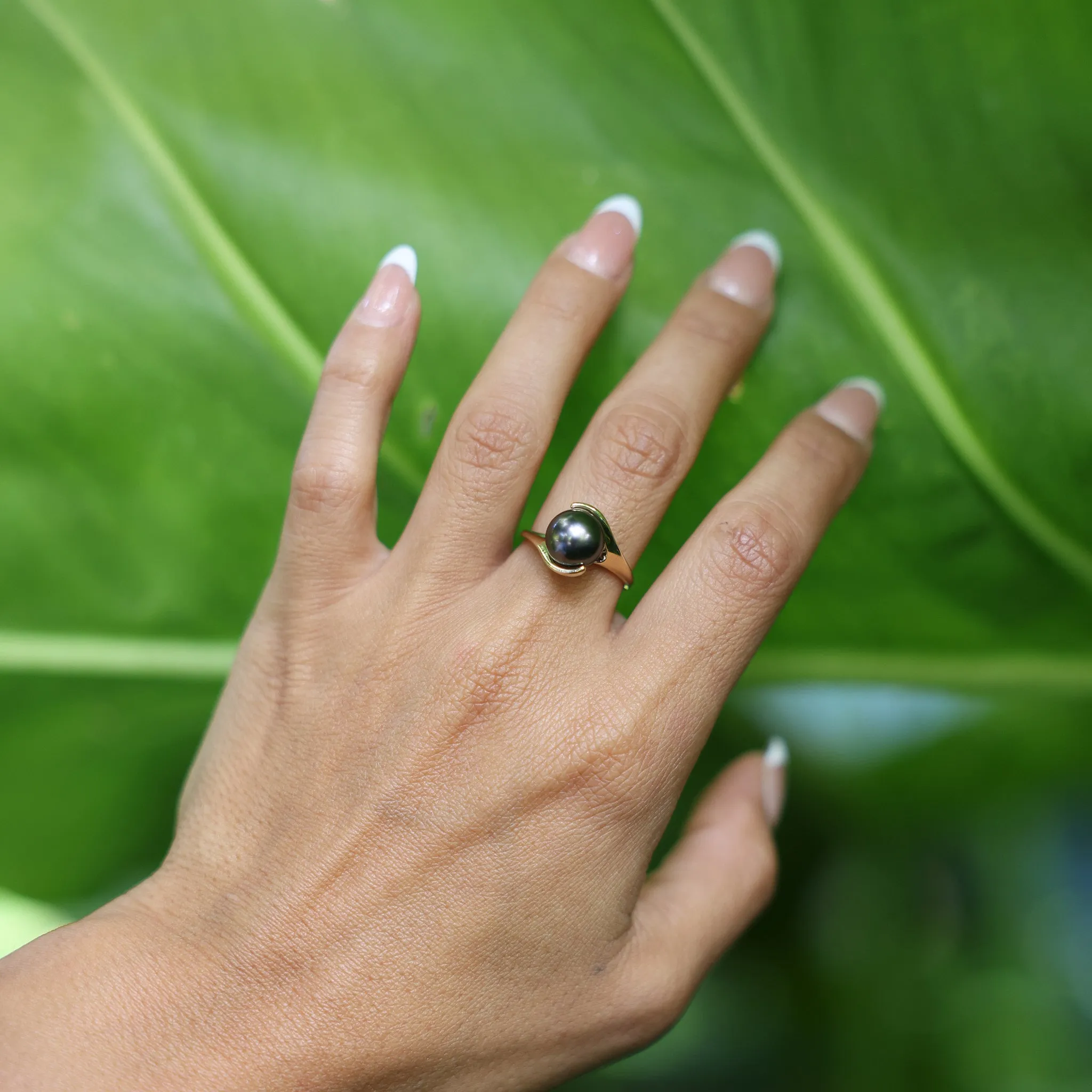 Tahitian Black Pearl Ring in Gold - 9-10mm