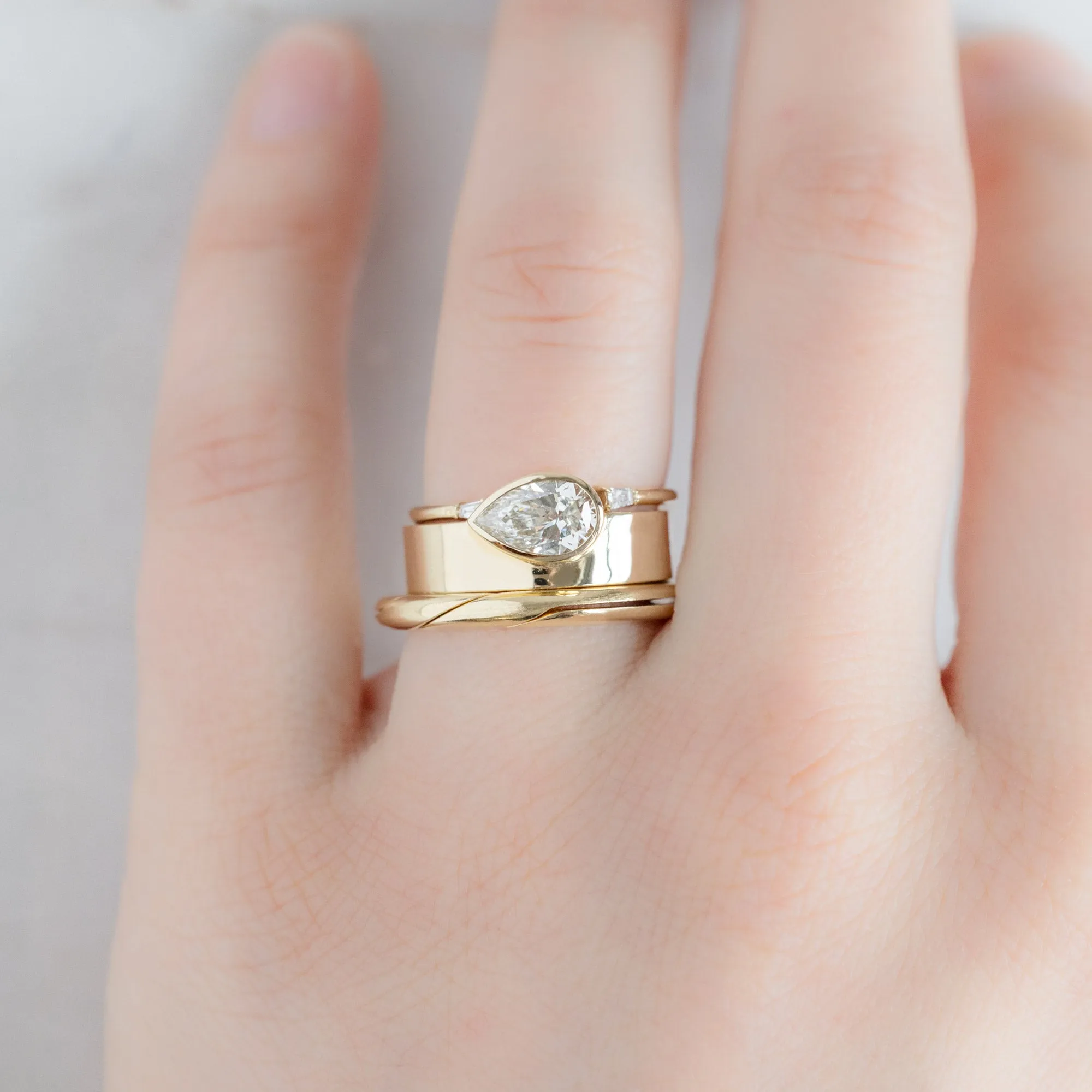 The Love Story Ring with a Sapphire | Yellow Gold