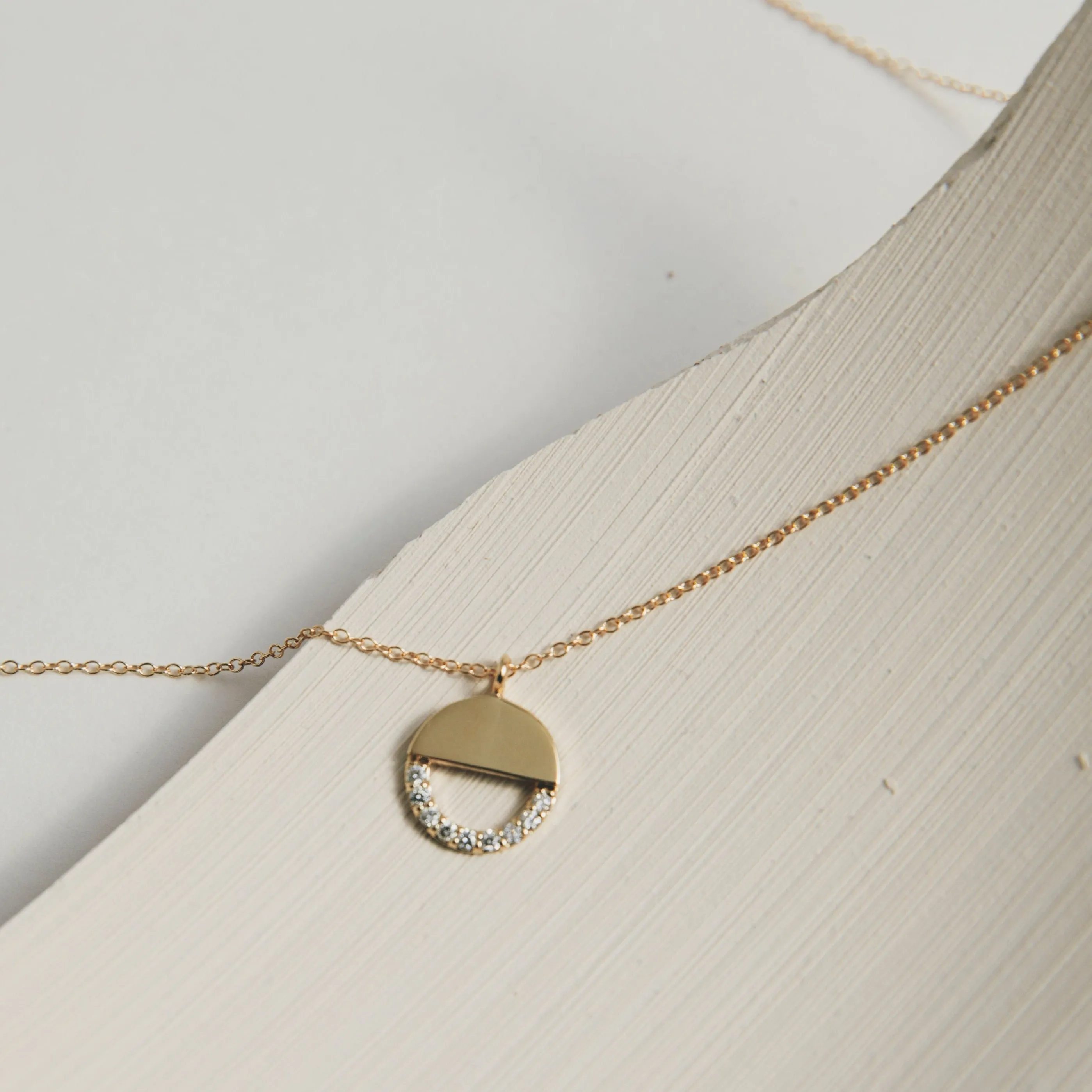 Vida Necklace